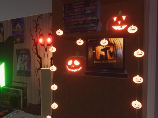 Halloween Thomas room Nostalgia 1990s - 2000s